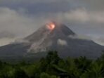 Gunung Merapi Mengalami Awan Panas Guguran Dua Kali, Terjauh Mencapai 2 Km