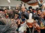 Kegiatan Kampanye Pertama di Merauke Papua, Ganjar Mendapatkan Noken dan Dihibur dengan Tarian Asmat