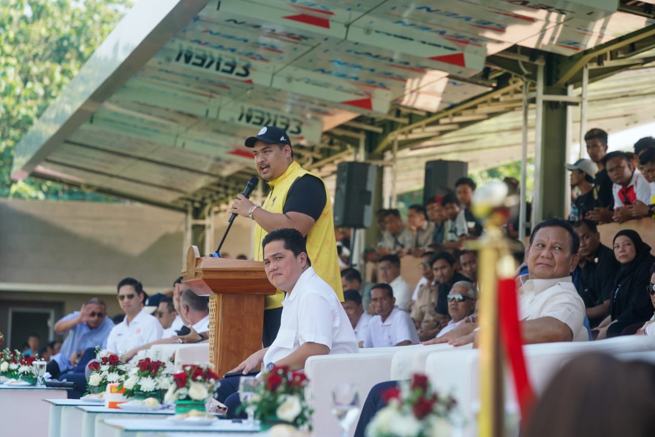 Menteri Pemuda dan Olahraga Memberikan Penghargaan atas Kontribusi Prabowo dalam Pengembangan Sepak Bola