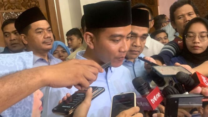 Gibrani Meminta Restu dalam Silaturahmi ke Ponpes Al Baghdadi di Karawang