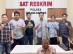 Tersangka Kakek ditangkap polisi karena diduga melakukan pelecehan seksual terhadap anak tetangga di Lampung