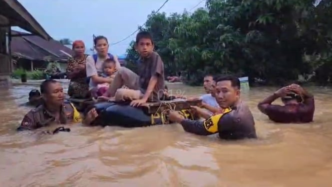 Bupati Mashuri Siapkan Dapur Umum untuk 35 Ribu Orang Terdampak Banjir di Bungo Jambi