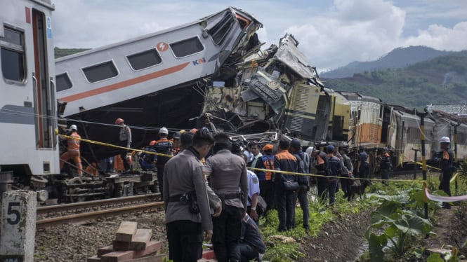 Kereta Api Investigasi Tabrakan di Cicalengka Melibatkan KNKT, Basarnas, dan KAI