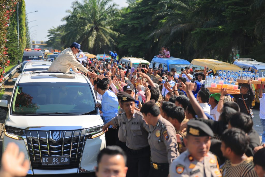 Belasan Ribu Masyarakat Kepulauan Riau Tumpah Ruah Sambut Kedatangan Prabowo