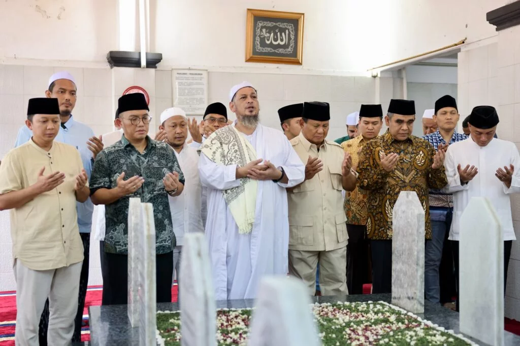 Ziarah ke Makam Habib Ali Kwitang, Prabowo Subianto Ungkap Hubungan Kekerabatan Keluarga