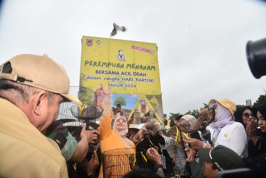 Acil Odah memimpin gerakan “Perempuan Menanam Ribuan Pohon” di Kalsel untuk Memperingati Hari Kartini