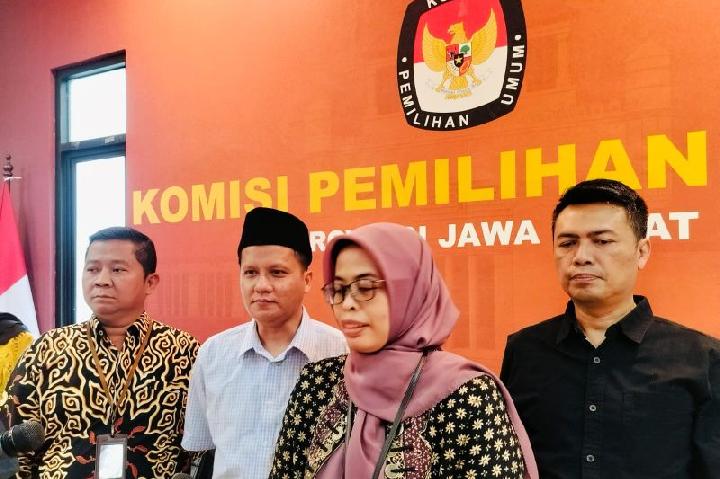 Bagaimana KPU Jabar melibatkan Bappeda dan perwakilan disabilitas dalam merumuskan pertanyaan debat?