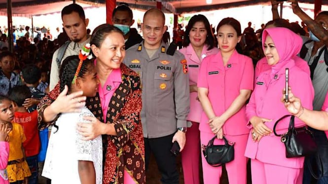 67712636db8f8-ketua-umum-bhayangkari-juliati-sigit-prabowo_665_374.jpeg