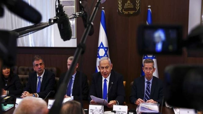 63f864e48a493-pm-israel-benyamin-netanyahu-konferensi-pers-usai-sidang-kabinet-23-2_665_374.jpg