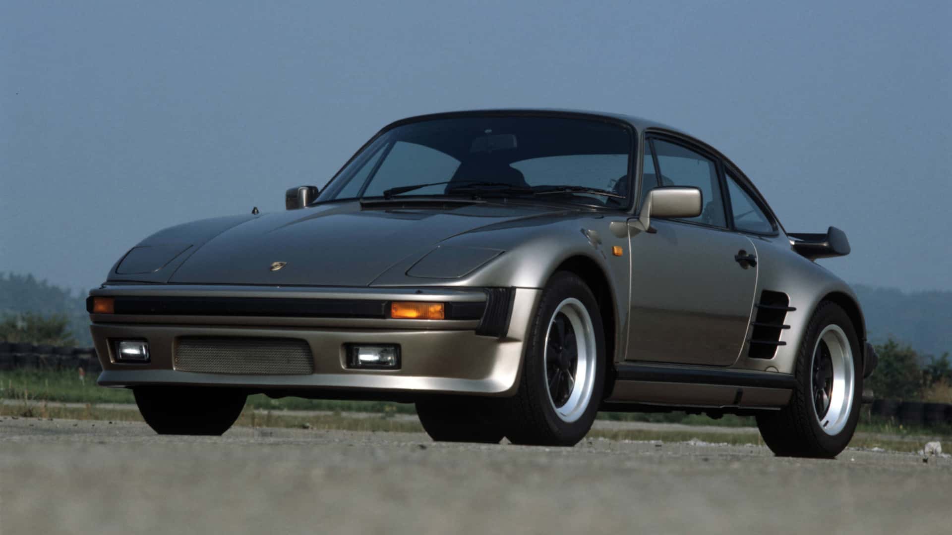 porsche-911-turbo-flachbau.jpg