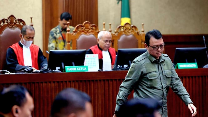 6854f3ef00c0c-jadi-saksi-meringankan-teman-kuliah-ungkap-hasto-kristiyanto-pernah-tolak-tawaran-jadi.jpeg