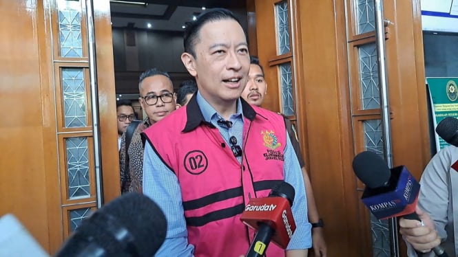 683d6479ccf5a-bakal-tulis-tangan-pleidoi-gegara-gawai-disita-tom-lembong-singgung-soal-kebenaran-dan.jpeg