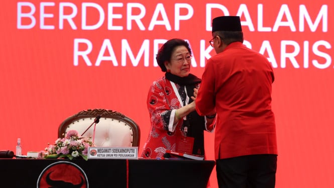 688ddde65c5f1-ketua-umum-pdip-megawati-soekarnoputri-dan-hasto-kristiyanto_665_374.jpg